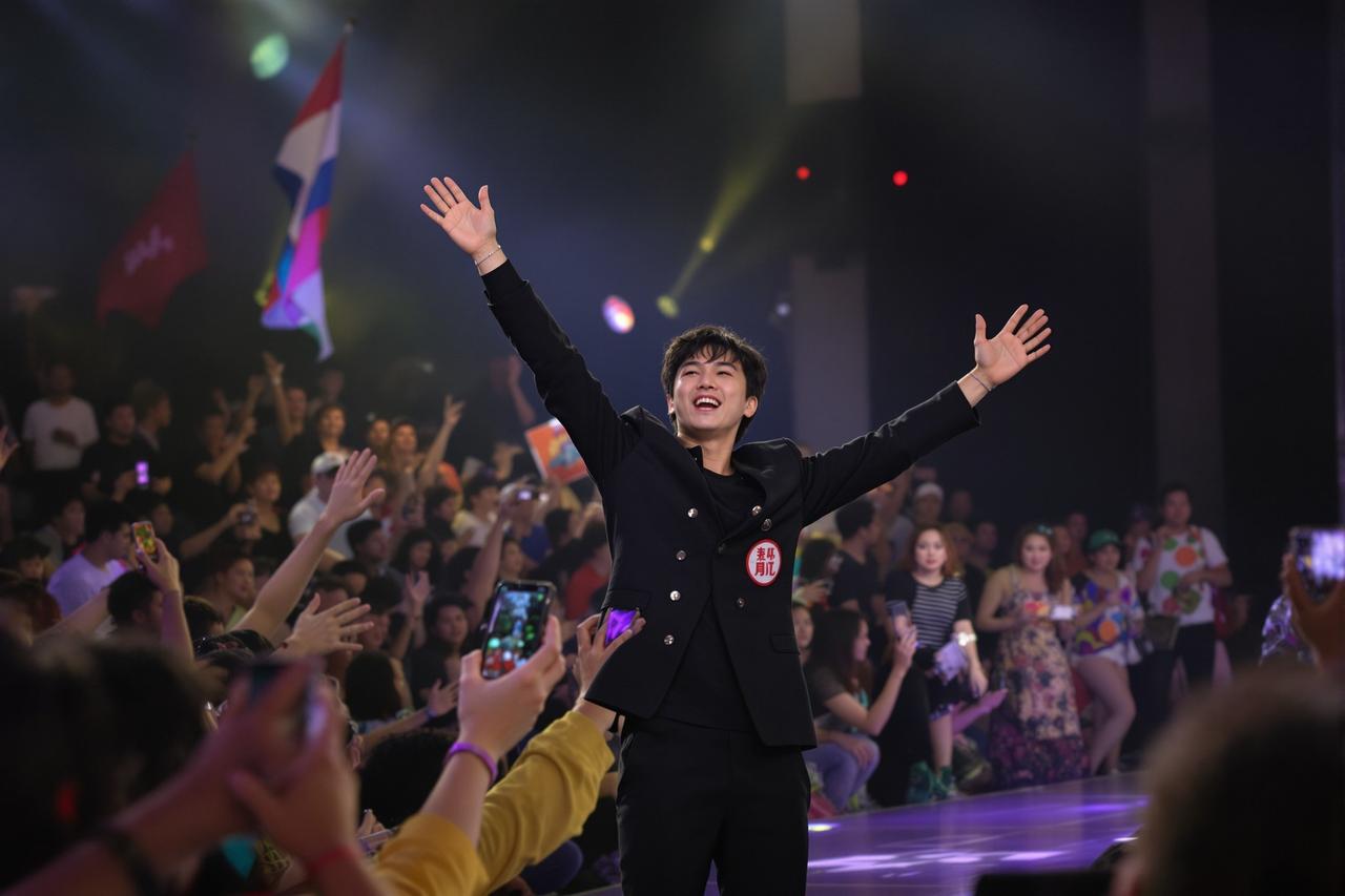 黑料视频影迷见面会圆满举行，万名粉丝热情参与