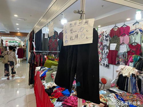 北京一商城 凄凉入夏 ,美食服装现 10元摊 超低价